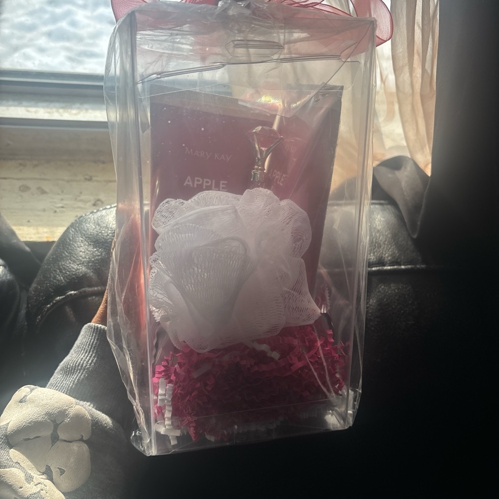 Mary Kay Apple & Almond Gift Set with Red Ribbon